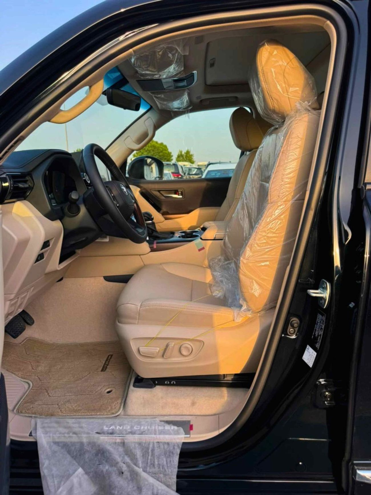 Toyota Land Cruiser GXR MID OPTION || 4.0L PETROL V6 | SUNROOF | LEATHER WITH PWR SEATS | REAR ENTERTAINMENT SCREEN (COD