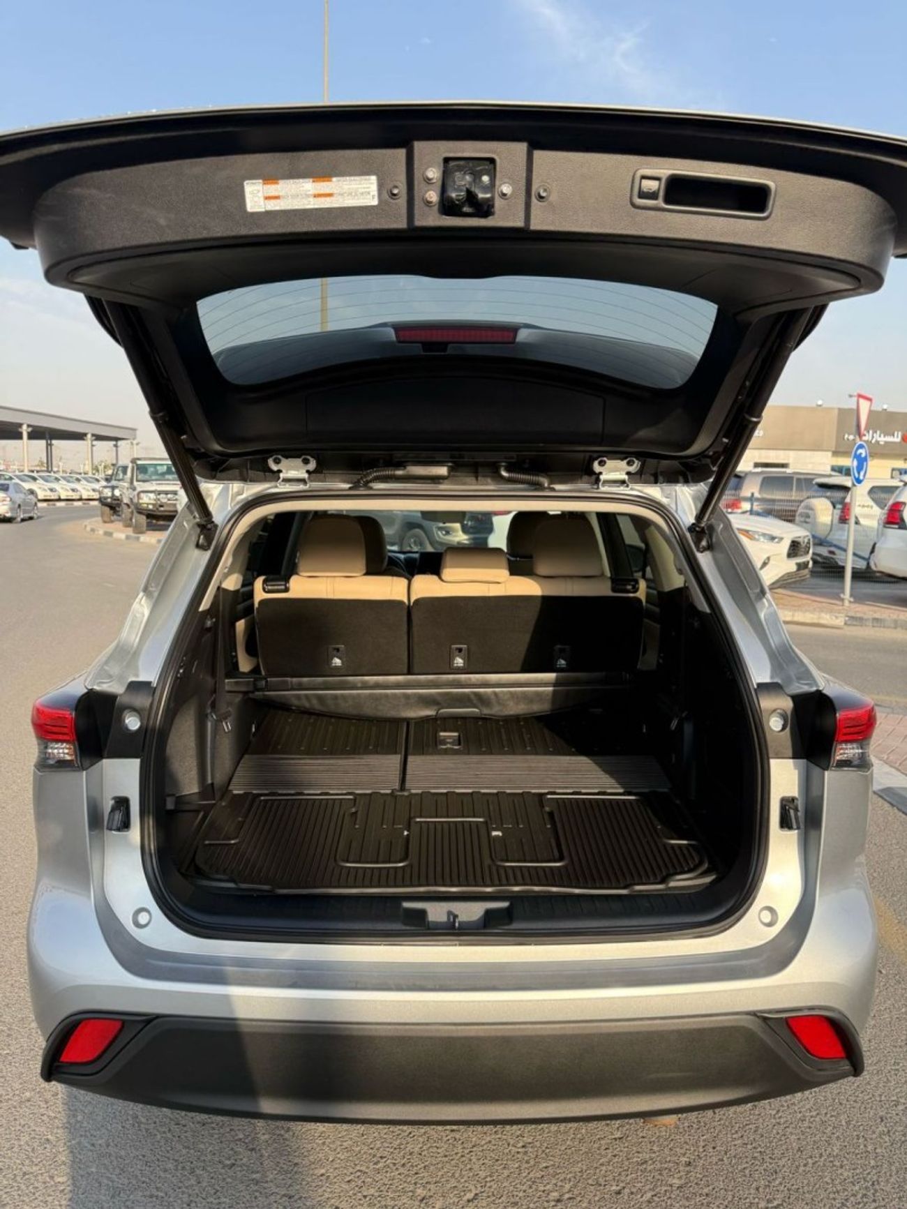 Toyota Highlander TOYOTA HIGHLANDER LE | FULL OPTION | CLEAN WITHOUT PAINT | 2.5L 4 CYLINDERS | UAE PASS