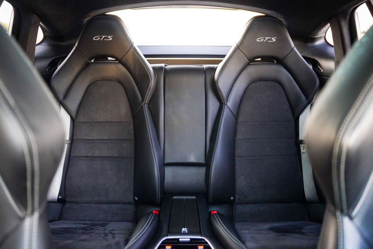 Porsche Panamera GTS 4.0L (455 HP)