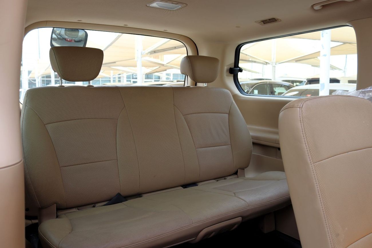 هيونداي H-1 متوسط المواصفات خالية من الحوادث - خليجي - فتحتين سقف - رقم واحد الفل - بحالة الوكالة من الداخل والخ