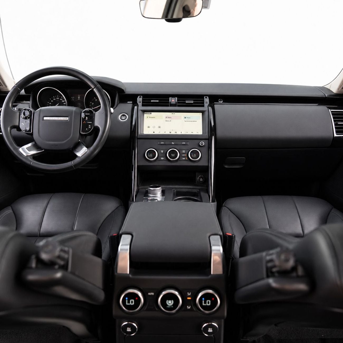 Land Rover Discovery SE AED 1,532 P.M • 0% Downpayment • Land Rover Discovery • 1 Year Warranty