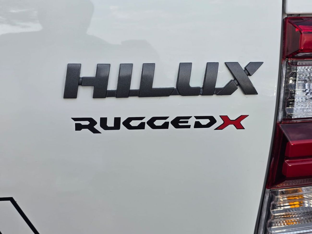 Toyota Hilux SHAPE CHANGED TO 2024 MODEL DIESEL 2.8 LITER ,RHD RUGGED X ,AUTOMATIC GEAR