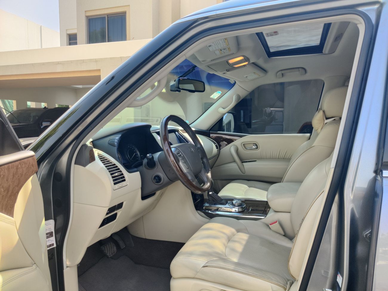 Infiniti QX80 LUXURY