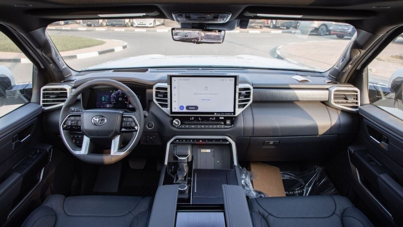 Toyota Tundra Platinum 4WD. Local Registration + 10%