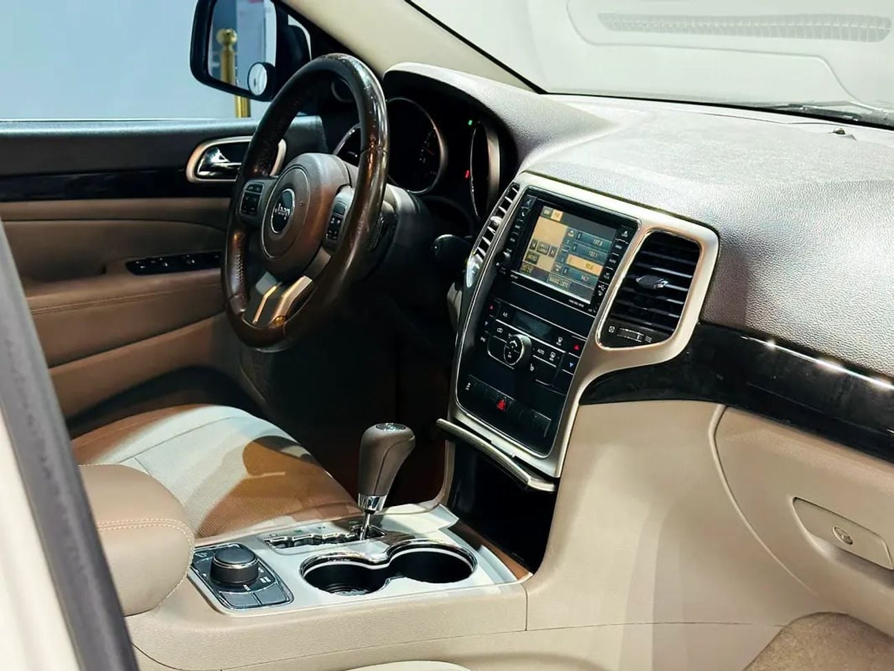 جيب جراند شيروكي Laredo 3.6L