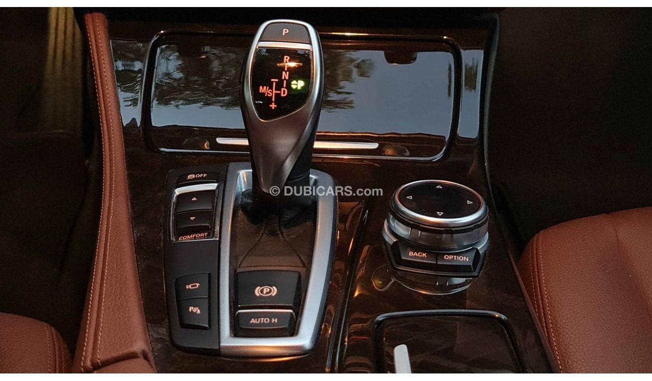 BMW 528i Luxury Line 2.0L Turbo 2015 Agency Warranty Full Service History GCC