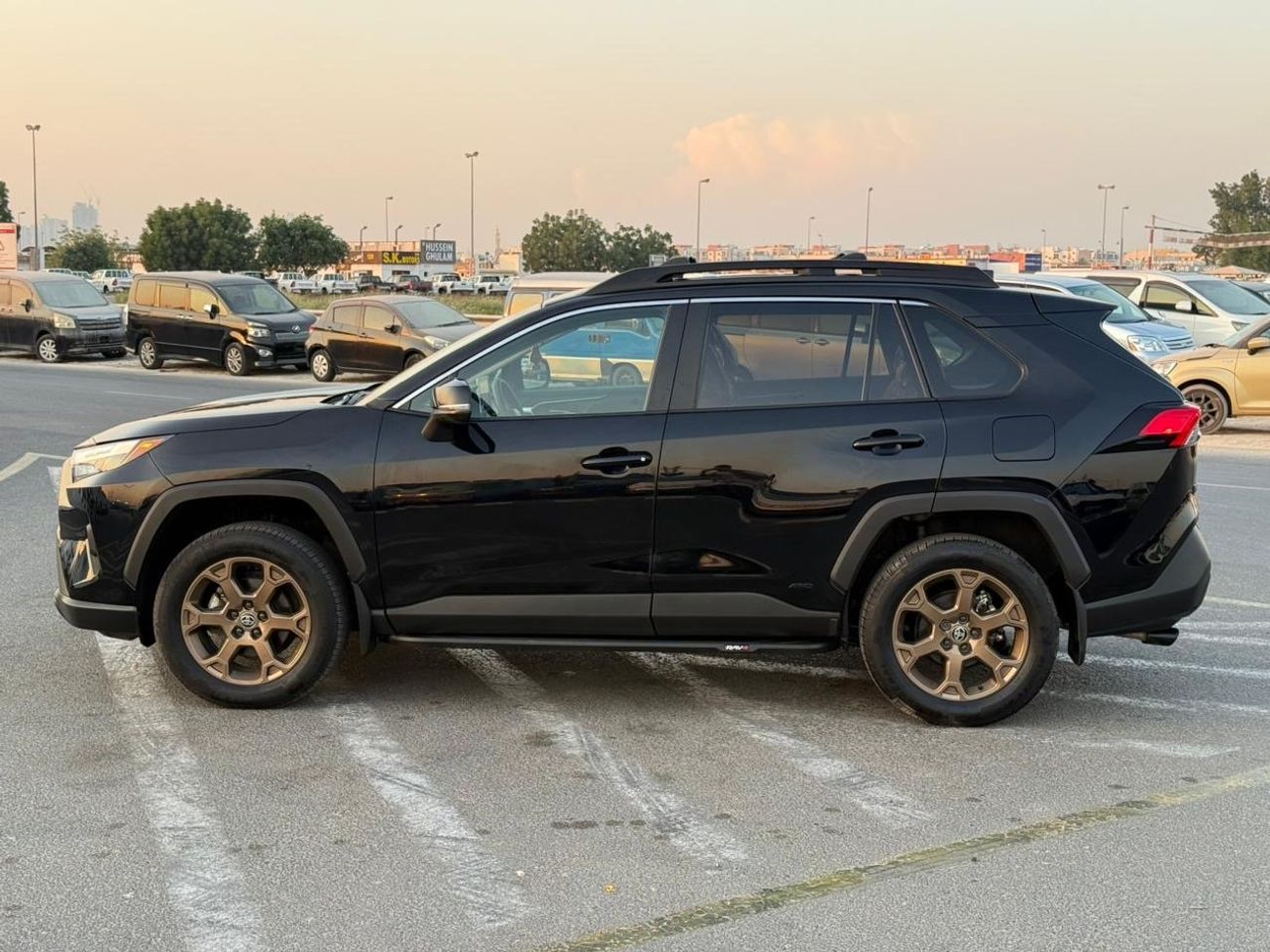 تويوتا راف ٤ RAV4 Woodland Edition 4x4