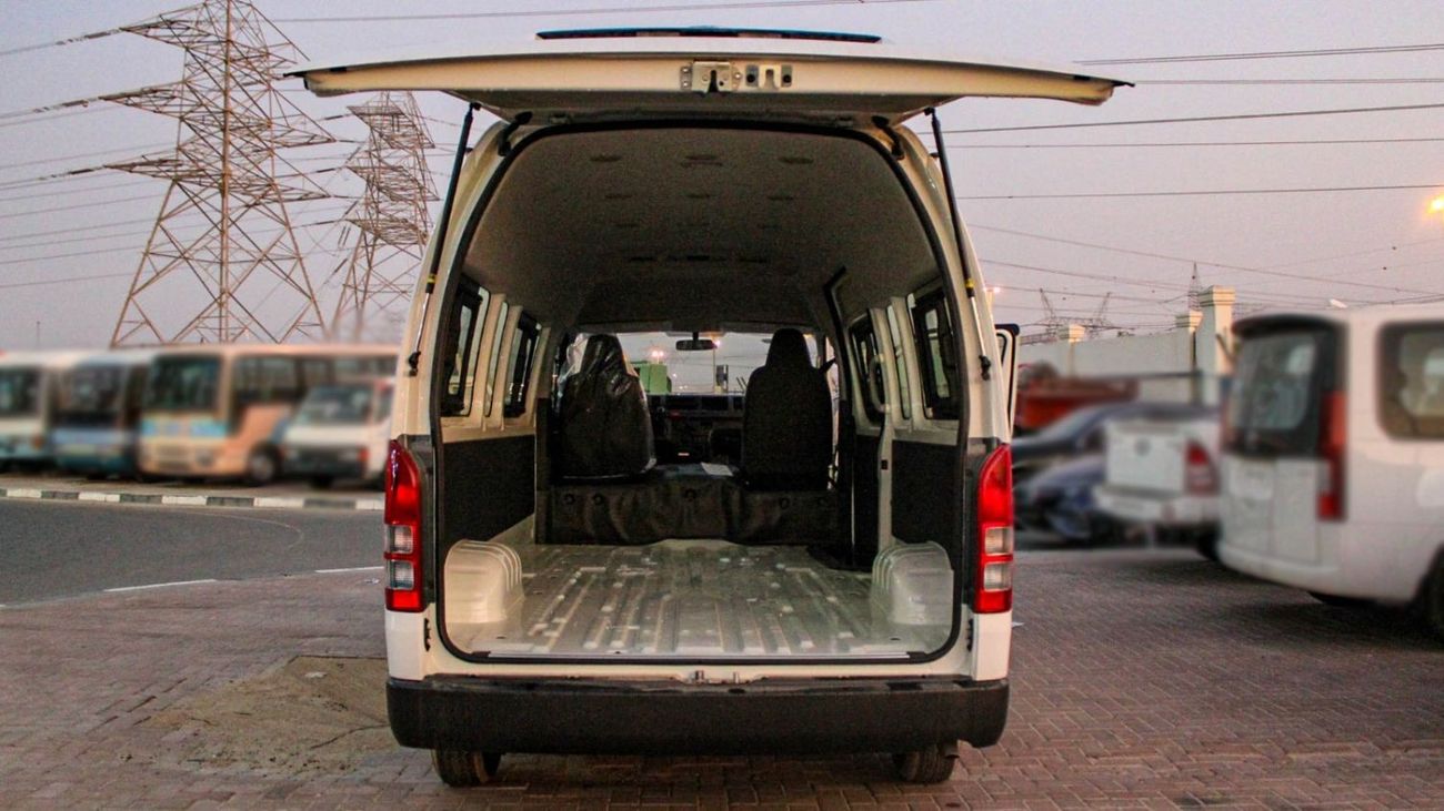 Toyota Hiace 2.5L DLX Wide AC VAN MT