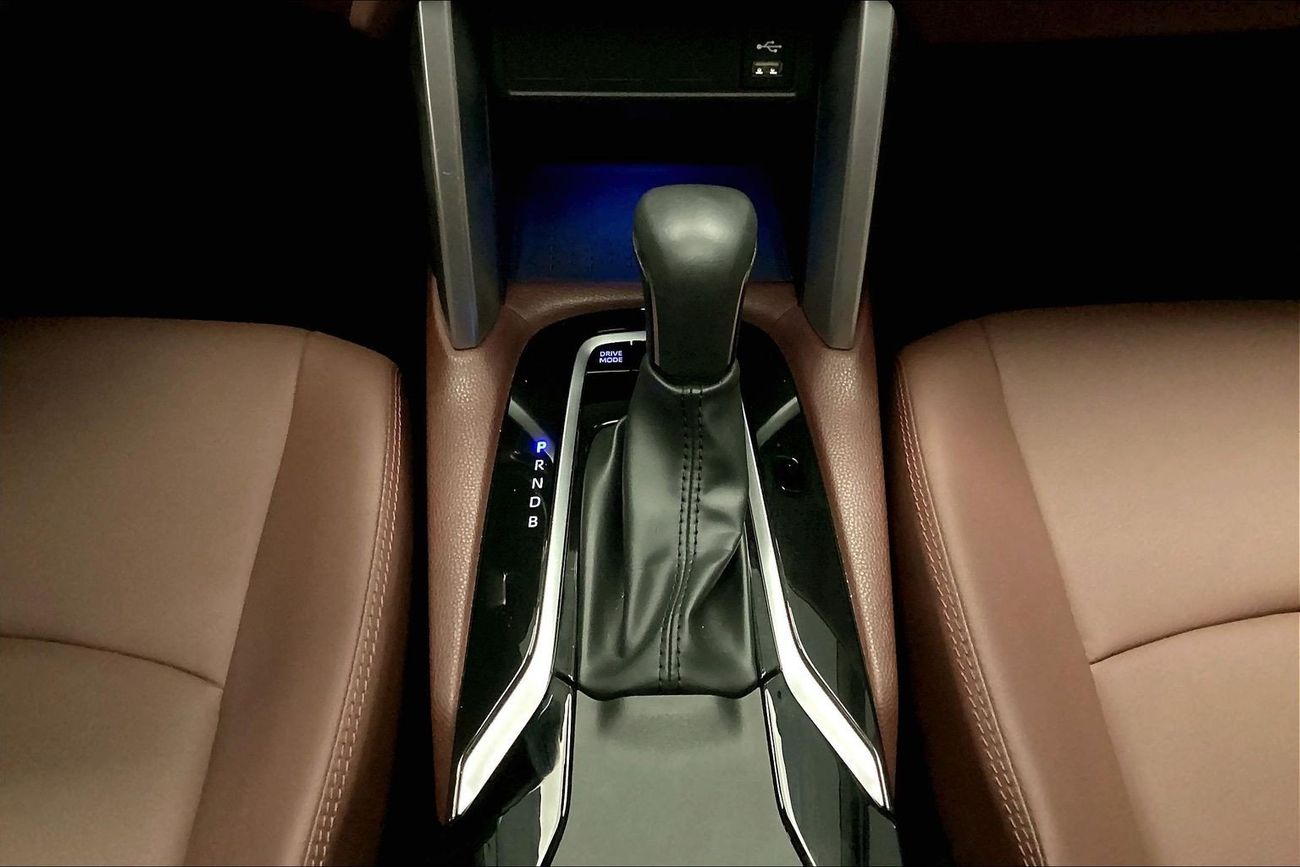 تويوتا كورولا كروس GLI | National Day Celebration | شامل الضمان | 0 ﺪﻔﻋﺓ ﺃﻮﻟﻯ