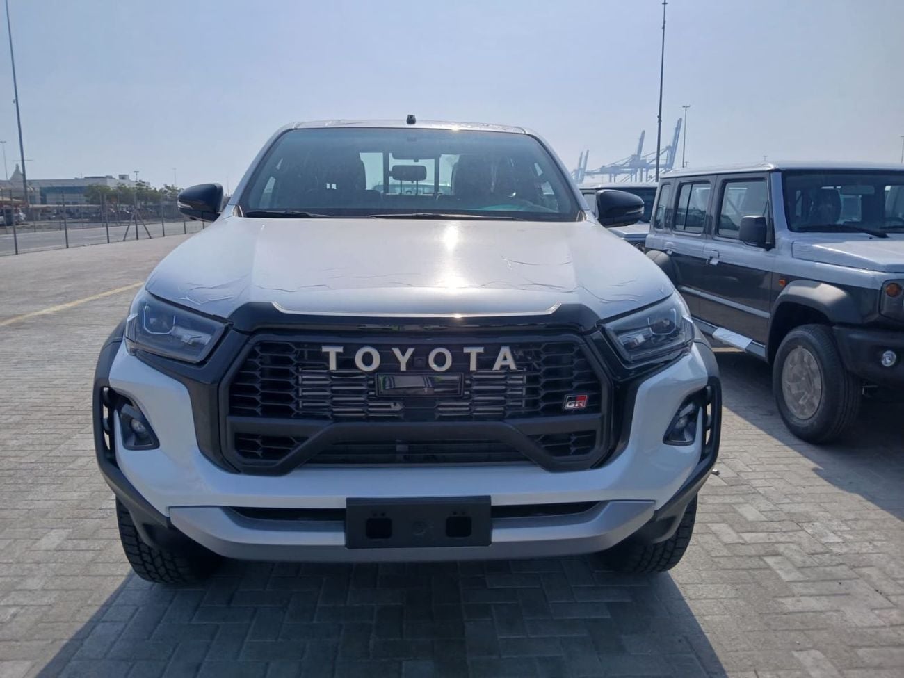 Toyota Hilux Toy. Hilux D/cab P/up 4x4 2.8L Diesel  GR-S - NO RADAR