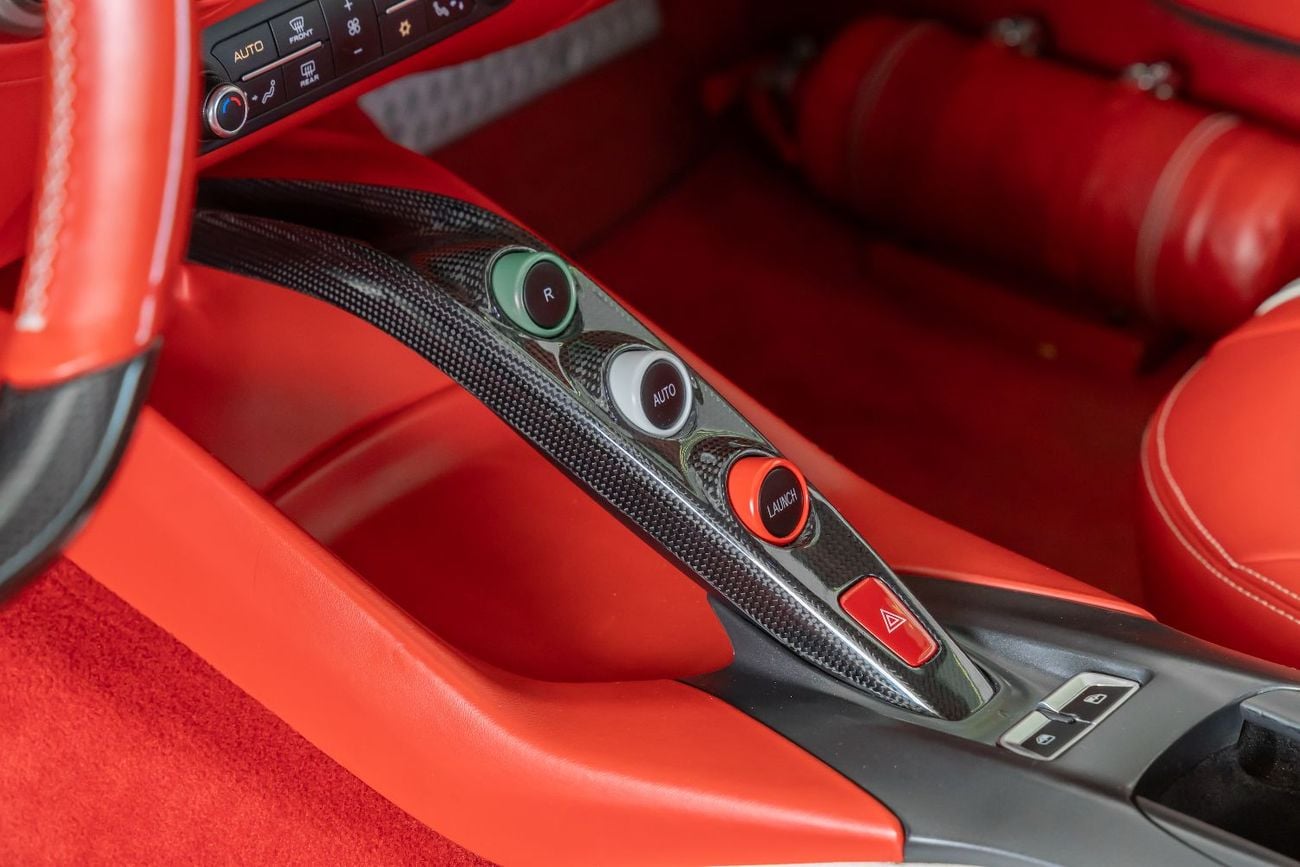 فيراري 812  سوبرفاست Ferrari 812 Superfast |  GCC Specs | Fully Carbon Fiber | Ceramic Brakes | Low Mileage | 2018