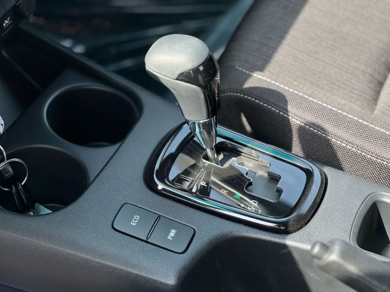 Toyota Hilux TOYOTA HILUX (GGN125) 4.0L Pick-up 4WD 4 Doors