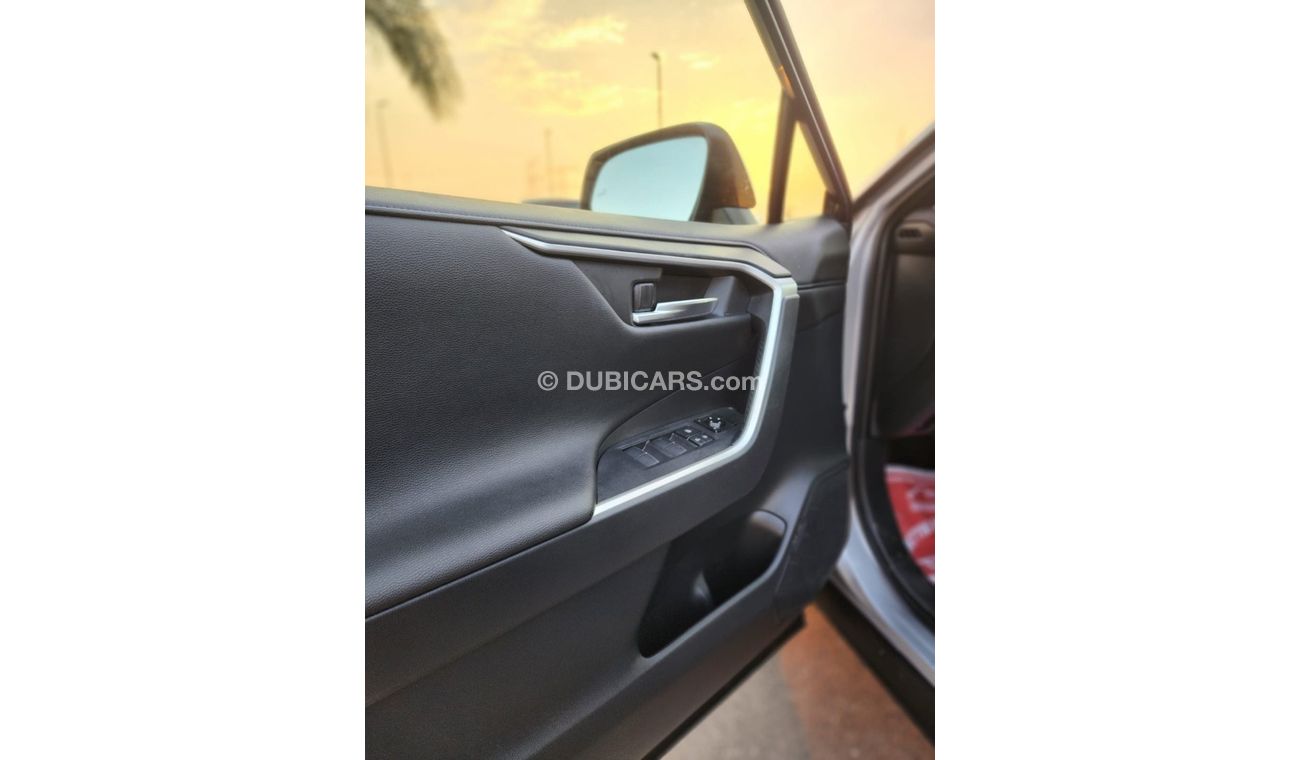 تويوتا راف ٤ TOYOTA RAV4 XLE FULL PANORAMA HYBRID 2019