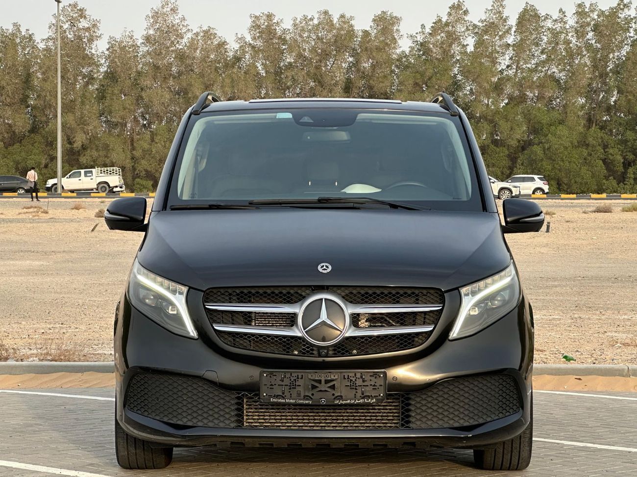 Mercedes-Benz V 250 Std 2.1L MERCEDES V-250 GCC 2024 ORGINAL PAINT // LOW MILEAGE // PERFECT CONDITION