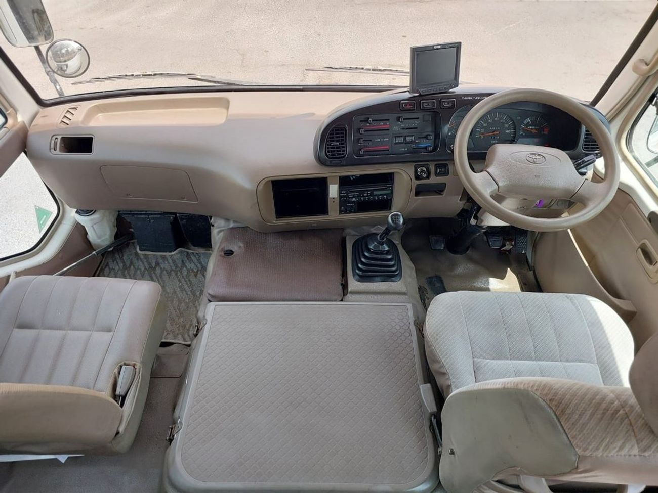 Toyota Coaster TOYOTA COASTER BUS RHD 2000 MODEL 4.2 L DIESEL MANUAL(PM01096)