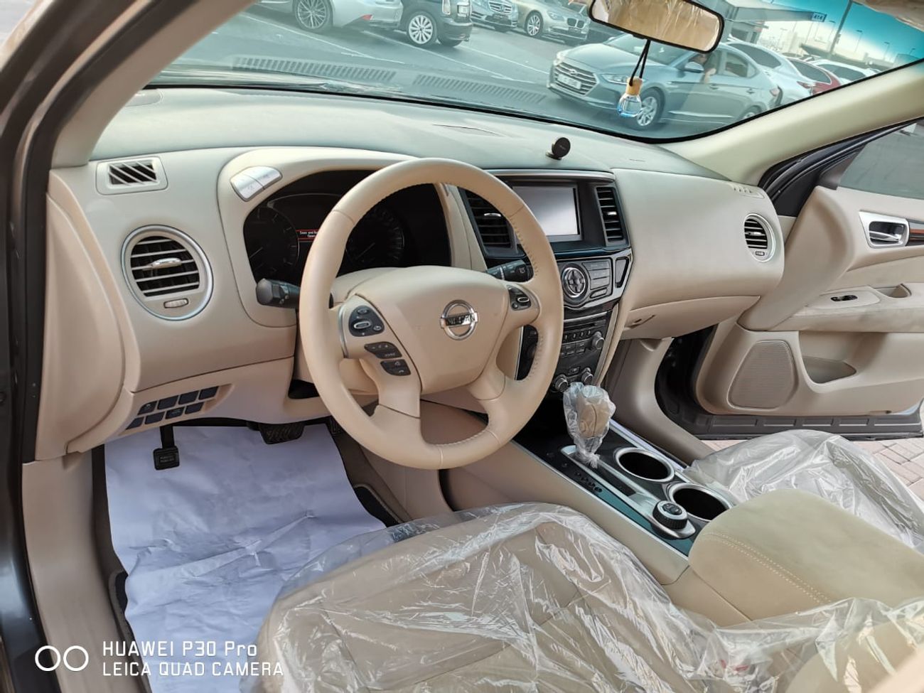 Nissan Pathfinder SE Top 3.5L in good condition inside & out