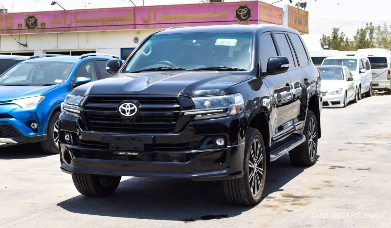 Toyota Land Cruiser Right hand drive sports with sunroof V8 With 2020 body kit