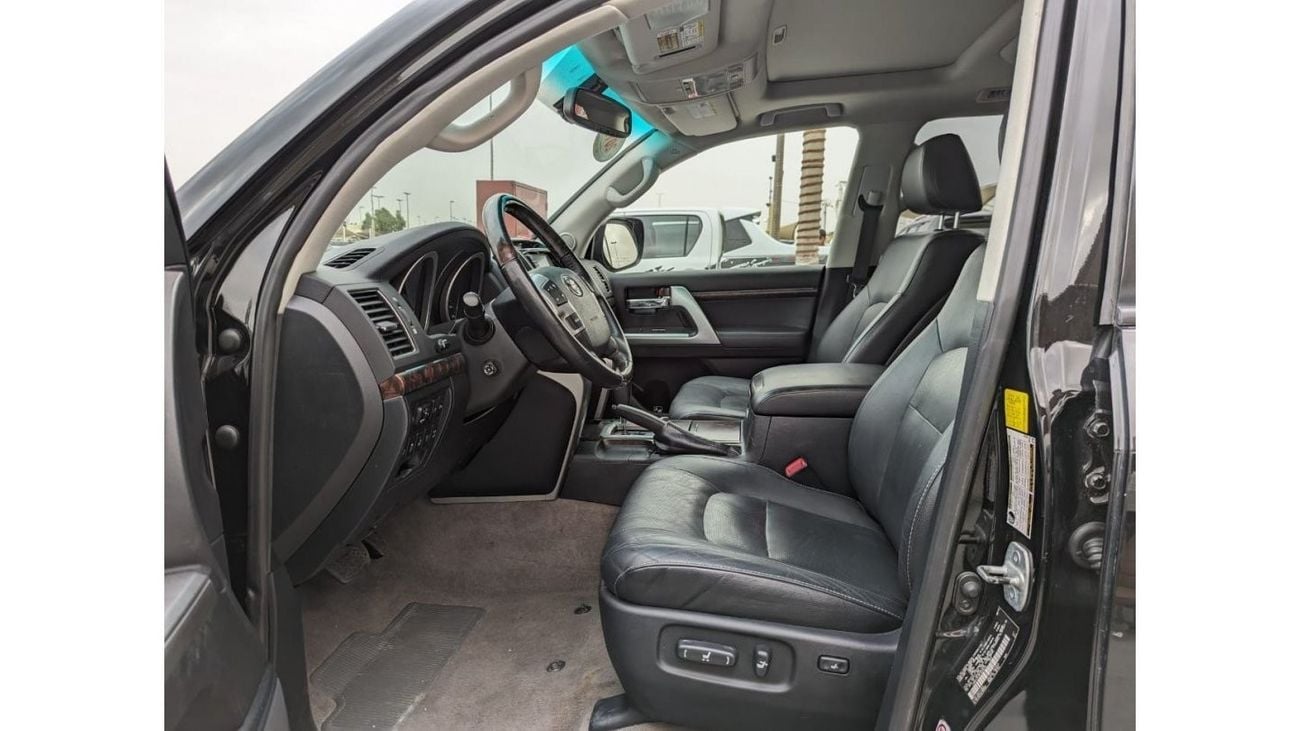 تويوتا لاند كروزر 2015 Toyota Land Cruiser VXR (J200), 5dr SUV, 5.7L 8cyl Petrol, Automatic, Four Wheel Drive American