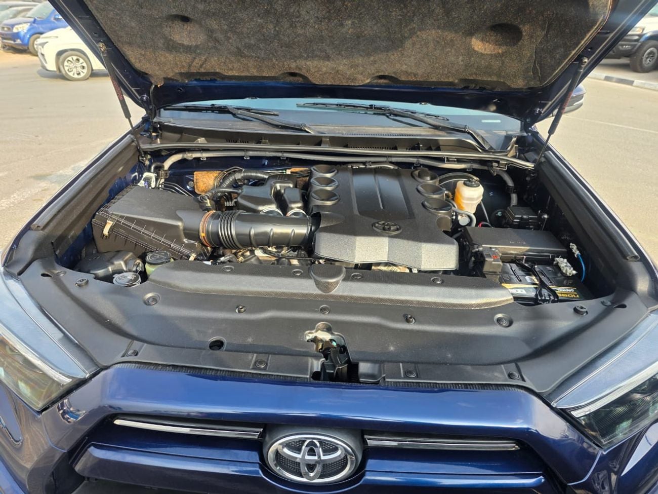 Toyota 4Runner SR5 Perimum Sunroof , Push button and 7 seater