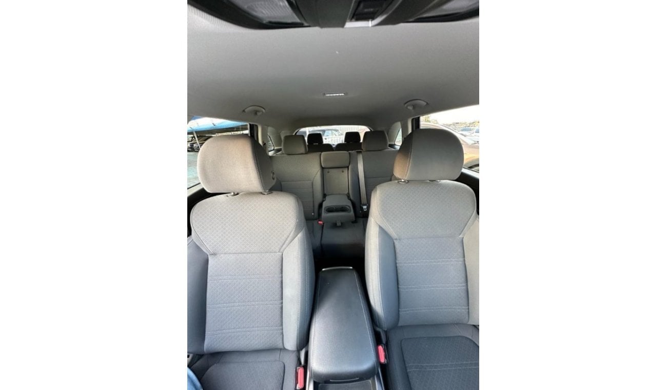 Kia Sorento car in good condition 2019 with engine capacity 3.3