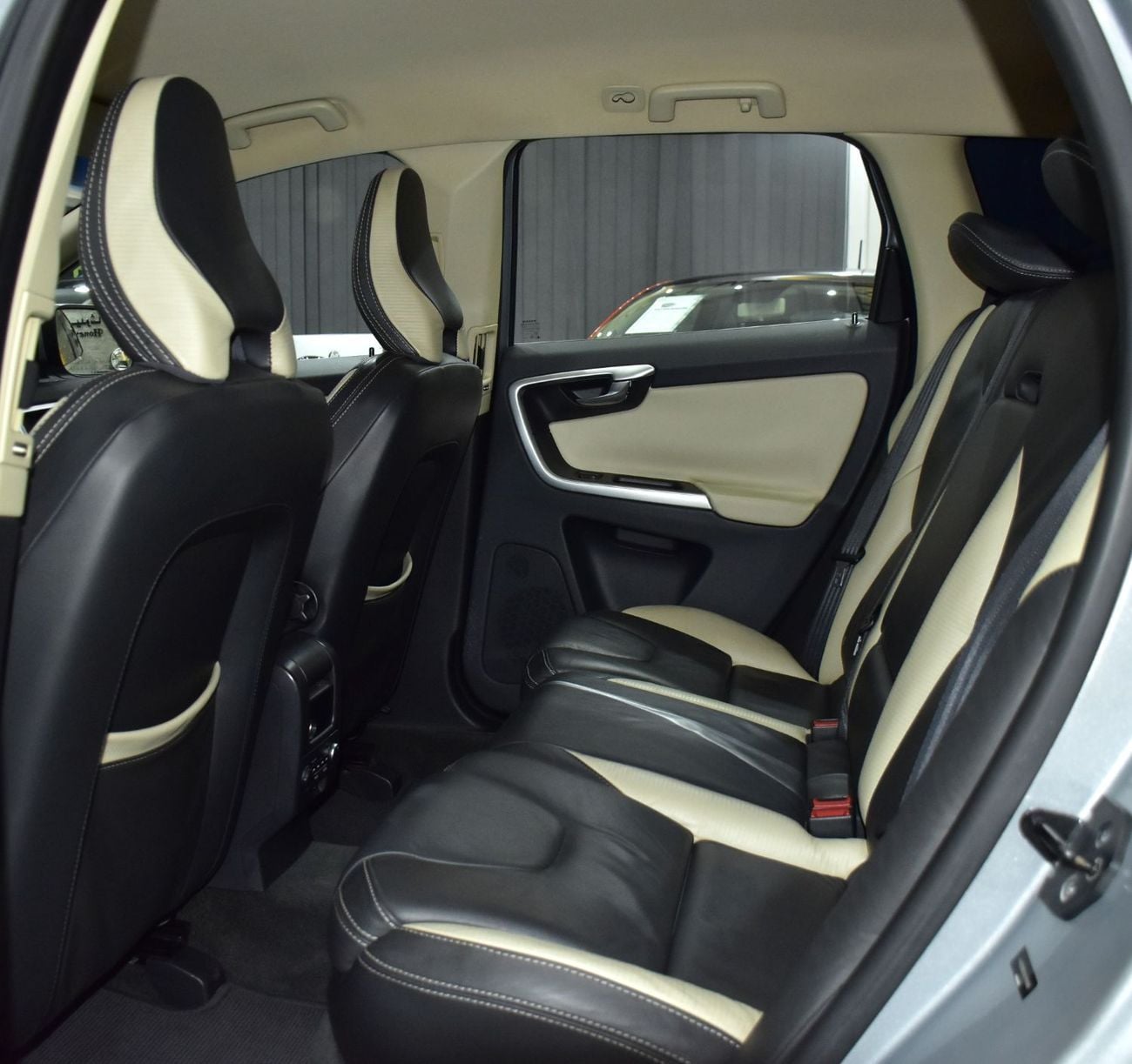 Volvo XC60 EXCELLENT DEAL for our Volvo T6 AWD R-Design ( 2010 Model ) in Silver Color GCC Specs