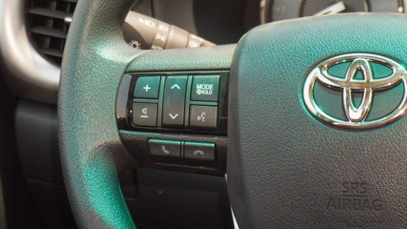 تويوتا هيلوكس TOYOTA HILUX SR5 2.7L PETROL