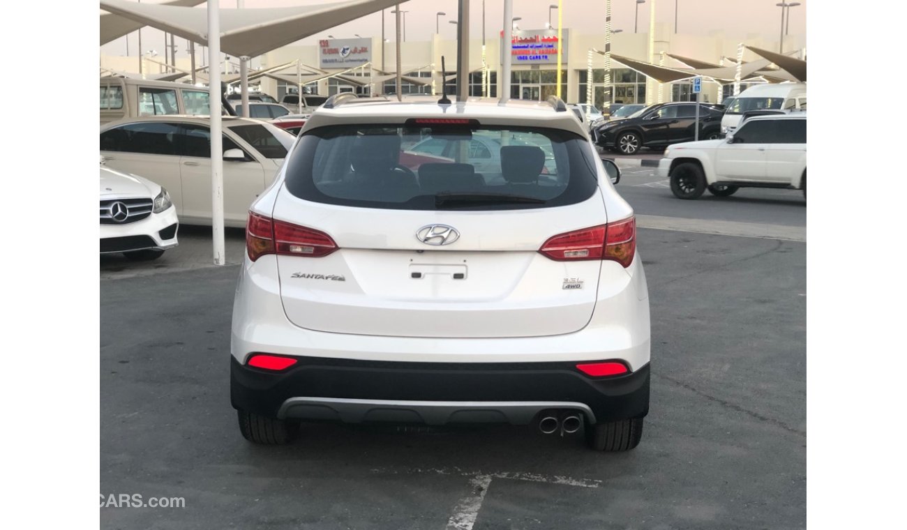 Hyundai Santa Fe Hyndi santafi model 2015 GCC car prefect condition low mileage panoramic roof leather seats Bluetoot