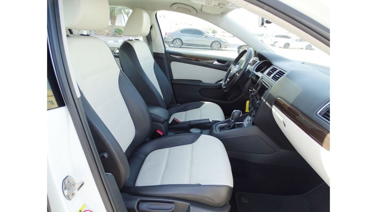 Volkswagen Jetta Volkswagen Jetta V5 2.5L 2016 Model GCC Specs With Full Service History From Dealer In Perfect Condi