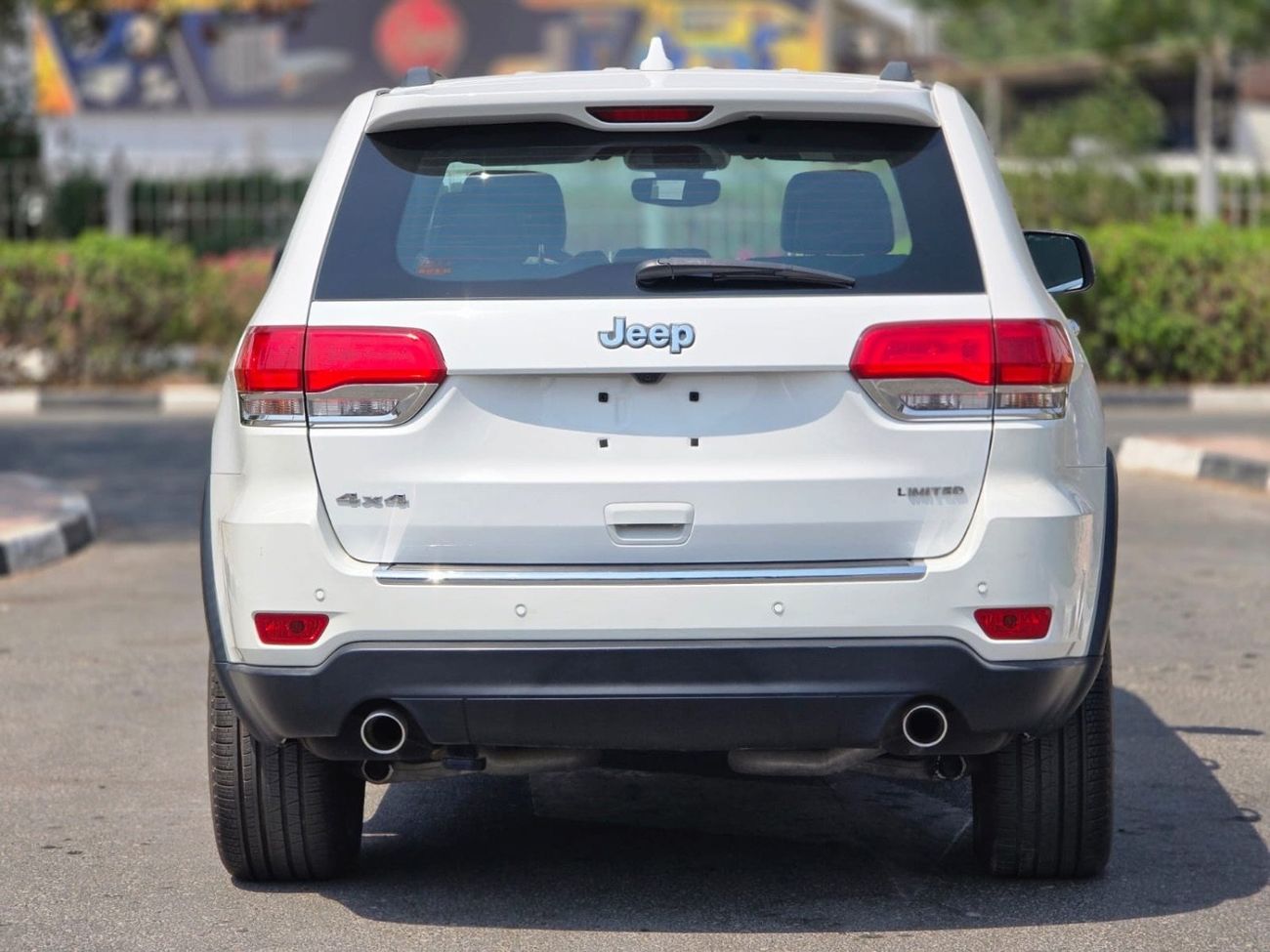 جيب جراند شيروكي GCC LIMITED WITH WARRANTY V6