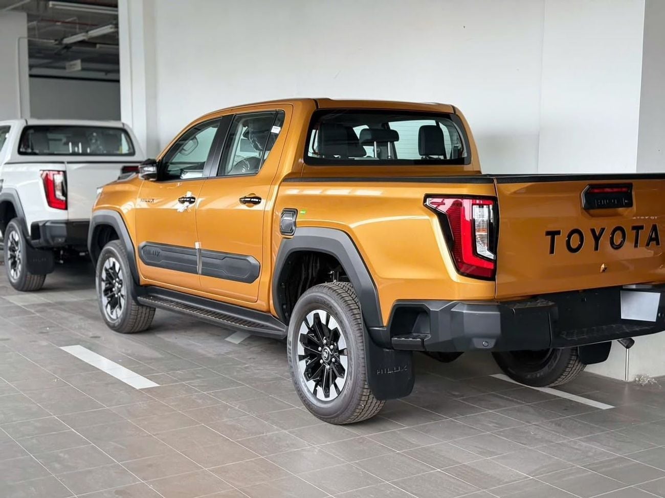 تويوتا هيلوكس ADVENTURE 2.8L DIESEL A/T FULL OPTION DOUBLE CABIN PICKUP