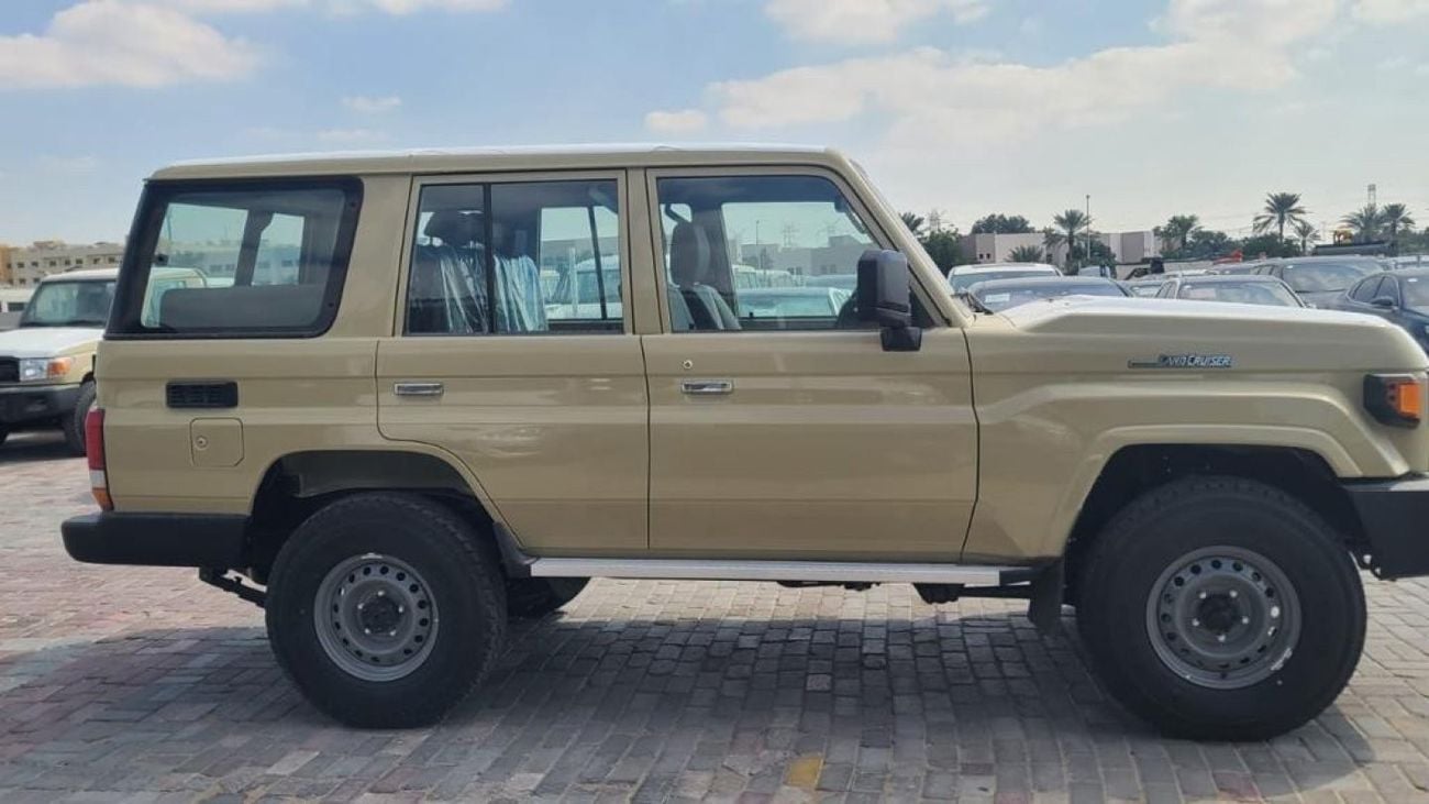 Toyota Land Cruiser 70 TOYOTA LC 76 HARDTOP 4.2L DIESEL V6 2024 COLOR WHITE  AND BEIGE