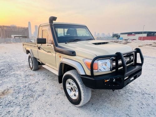 تويوتا لاند كروزر بيك آب DIESEL 4,5 LITER ,RIGHT HAND DRIVE ,BEIGE COLOR ,2020 MODEL