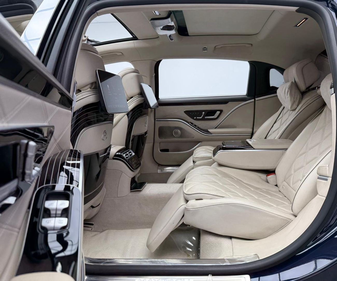 مرسيدس مايباخ S680 مايباخ 2022 Mercedes-Maybach S680 4MATIC