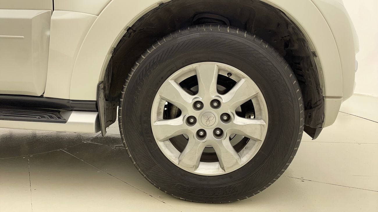 Mitsubishi Pajero GLS LOWLINE 3.5 | Zero Down Payment | Home Test Drive