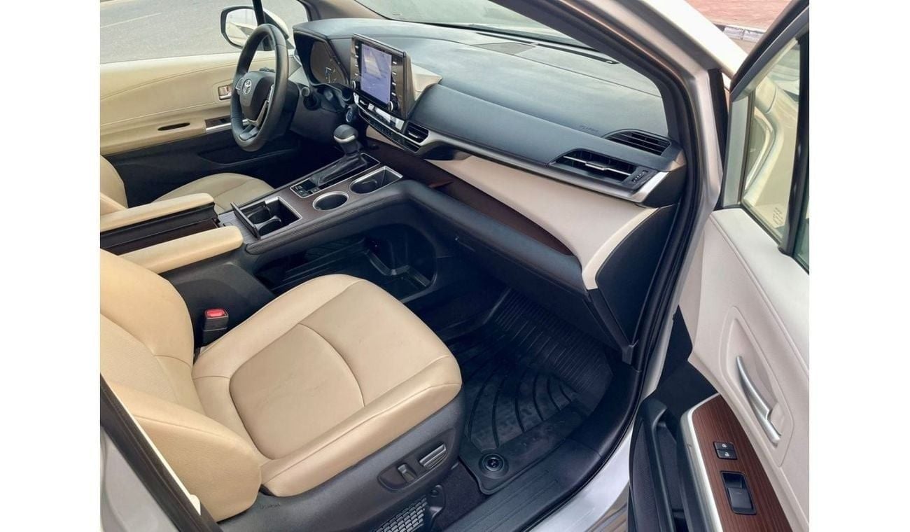 تويوتا سيينا 2021 Toyota Sienna XLE Edition Full Option - Hybrid Fuel - 2.5L V4 - 7 Seater Family Van - 33,400 Mi