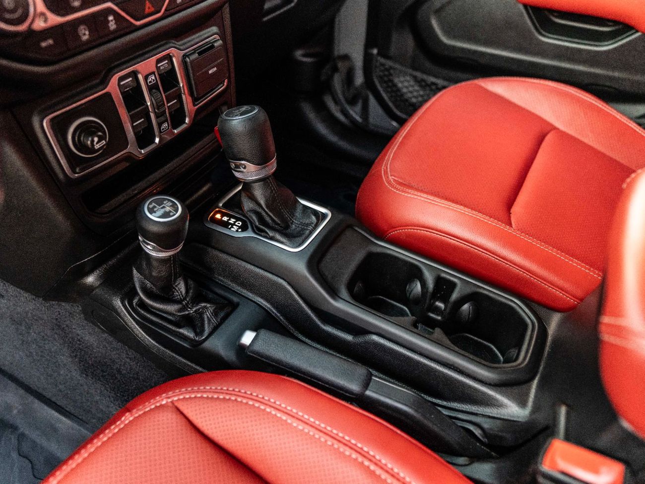 Jeep Wrangler Unlimited Sport 3.6L A/T