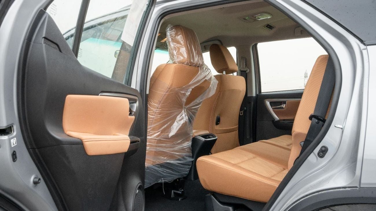 تويوتا فورتونر 2026 Toyota Fortuner VX 4.0L AT petrol (Silver-Tan)