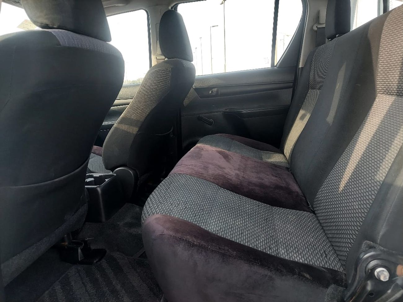 Toyota Hilux DC 2.4L 4WD DIESEL MANUAL TRANSMISSION