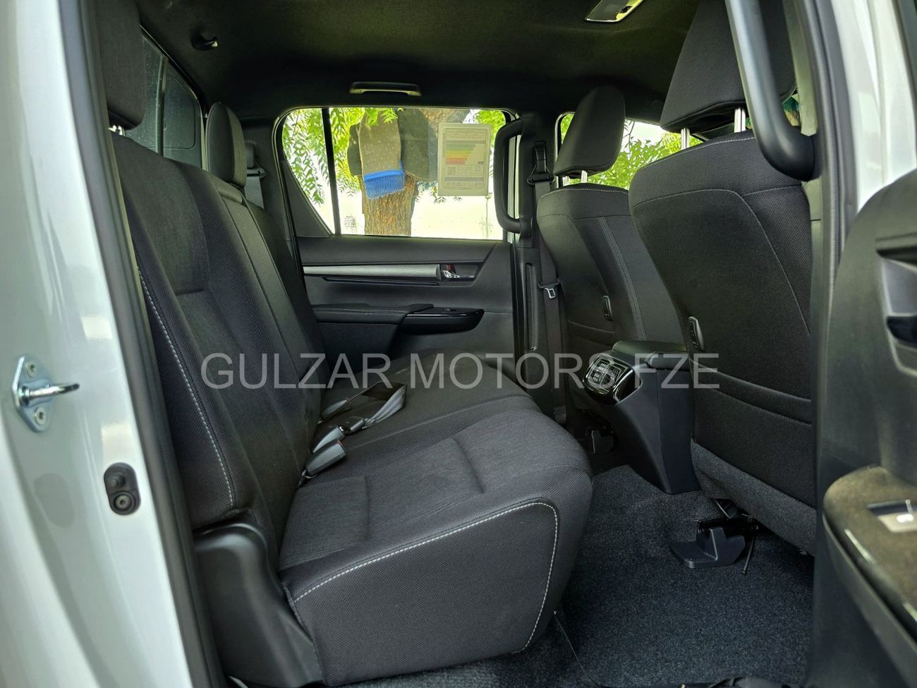 تويوتا هيلوكس HILUX ADVENTURE PETROL 4.0L - FULL WITH COMPRESSOR - WHITE INSIDE BLACK - OMANI