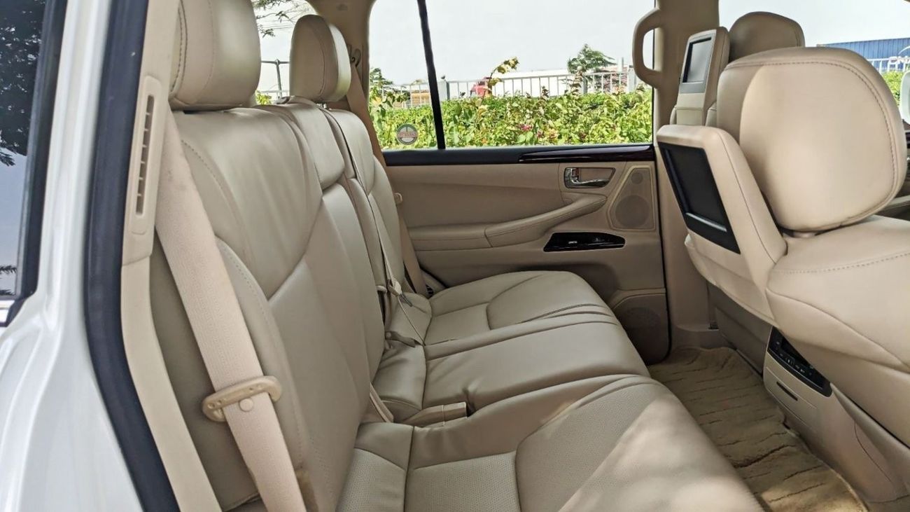 لكزس LX 570 5.7L-8CYL-Full option Excellent Condition GCC Specs