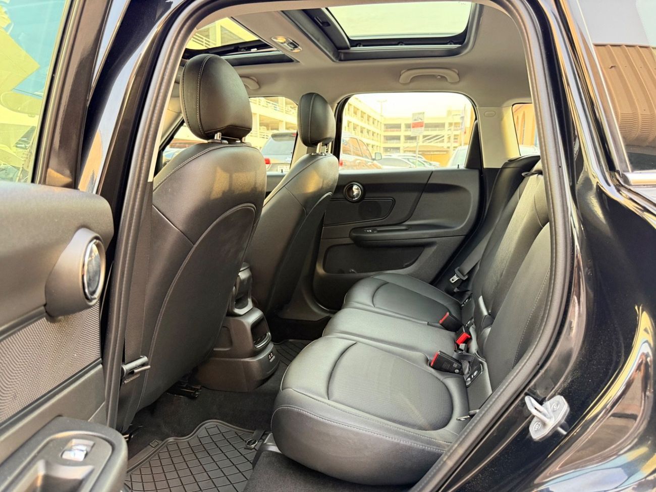 Mini Cooper Countryman 2024 TWIN TURBO CHARGE ENGINE 2.0 L low KM CANADA SPEC