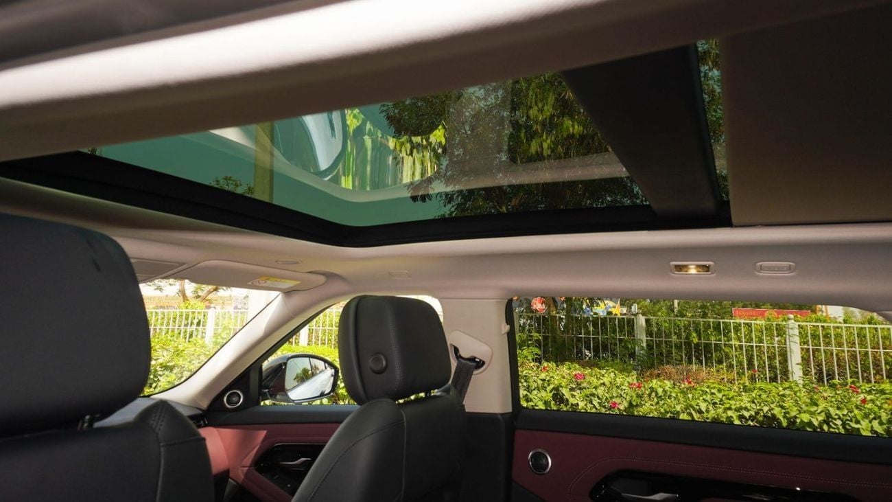 لاند روفر رانج روفر إيفوك SE P250 DYNAMIC 2025!! FIVE YEARS WARRANTY!! THREE YEARS SERVICE CONTRACT