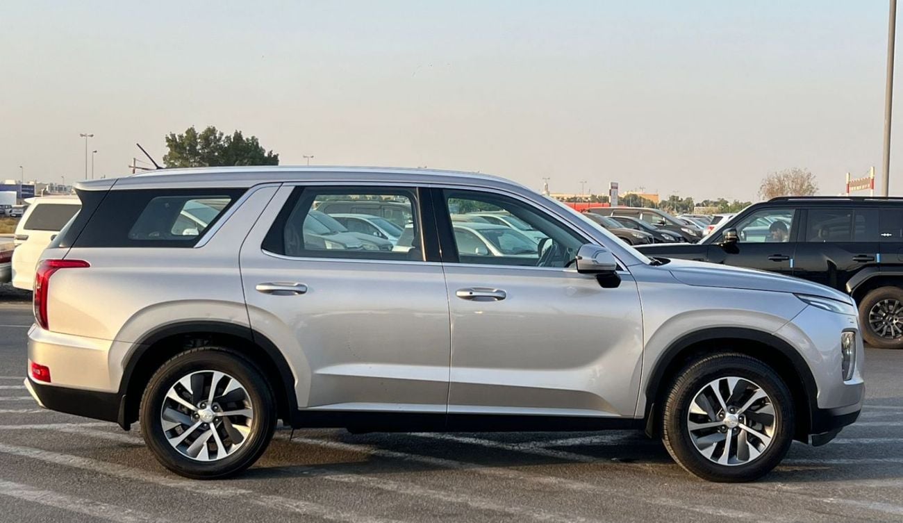 Hyundai Palisade 2022 Hyundai Paliside Gcc specs - 3.5L V6 -AWD 4x4 - Rear Camera & Sensor  - 7 Seater