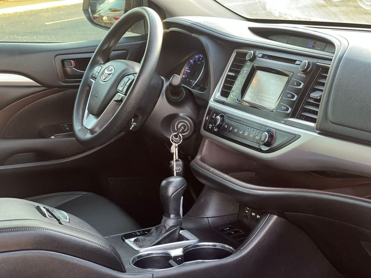 تويوتا هايلاندر 2019 Toyota Highlander MidOption - 2.7L V4 - Rear Camera - 7 Leather Seat