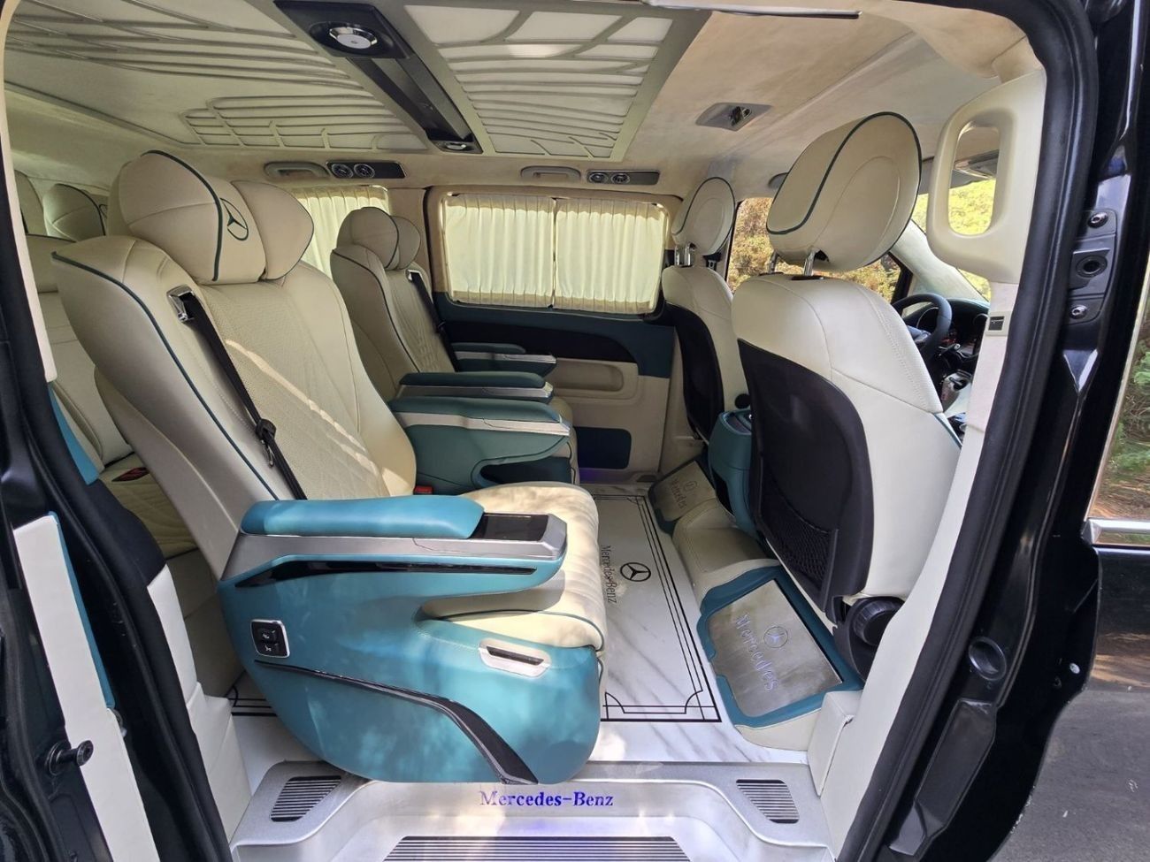 Mercedes-Benz V 250 Std 2.1L MERCECES V-250 2017 GCC VIP SEATS // PERFECT CONDITION