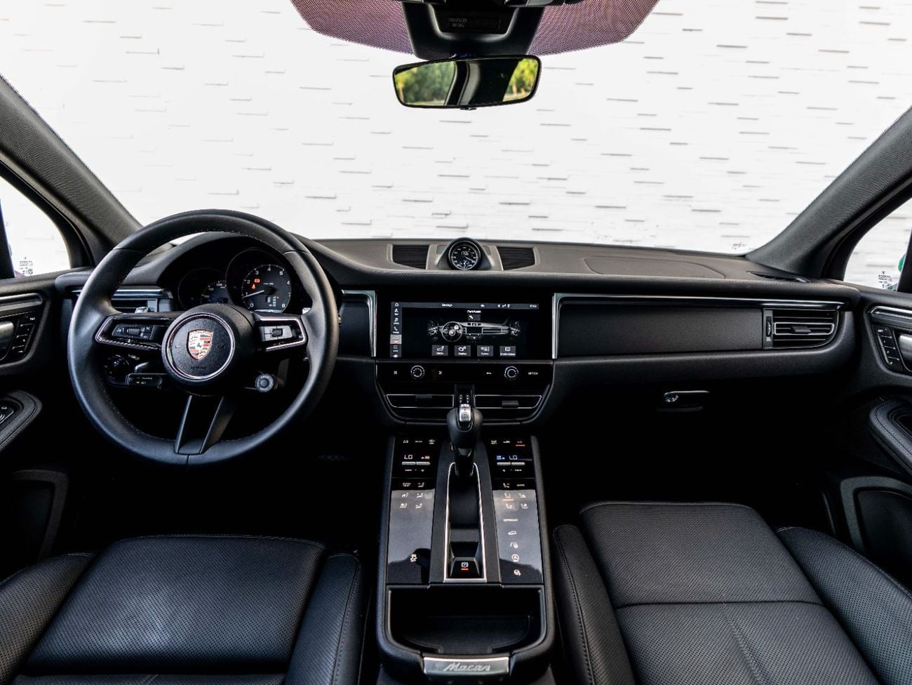 بورش ماكان Base