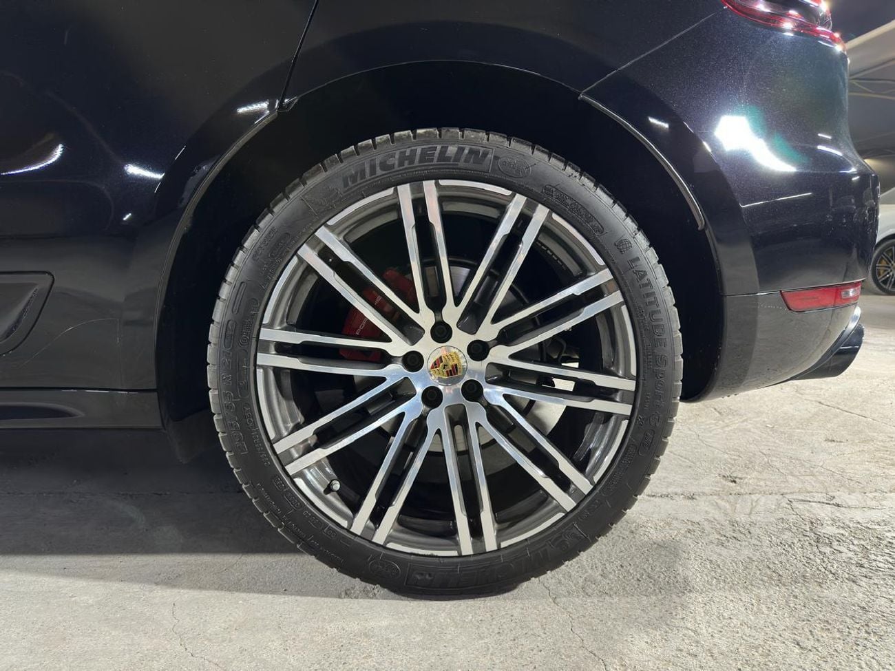 Porsche Macan GTS 3.0L (360 HP)  2017 | SPORTS CHRONO PACKAGE | SPORTS EXHAUST SYSTEM | 21-INCH ALLOY RIMS