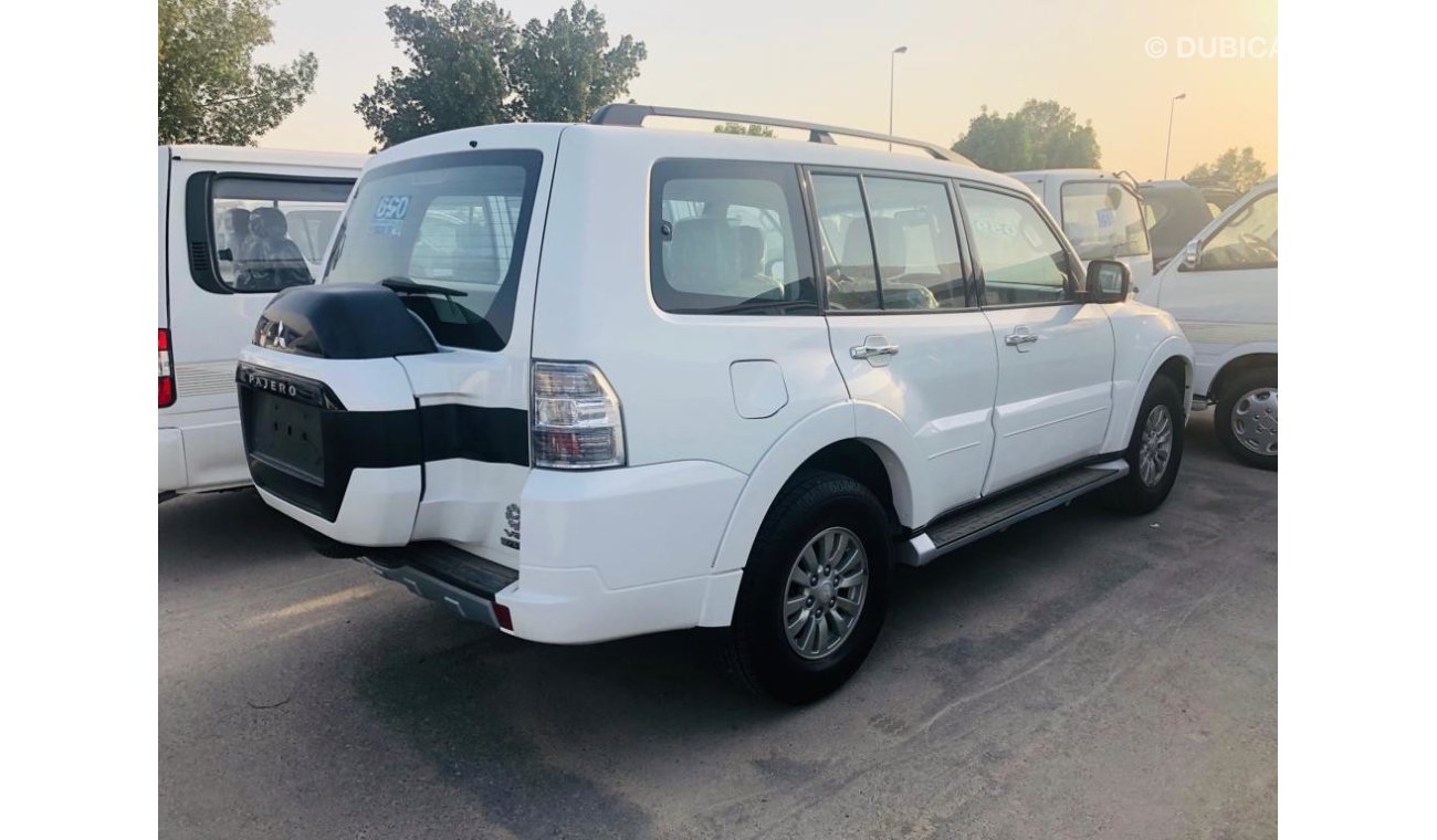 ميتسوبيشي باجيرو Mitsubishi Pajero 3.5L -- LEATHER SEATS -- MINT CONDITION -- EXCLUSIVE DEAL