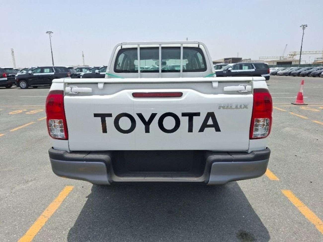 تويوتا هيلوكس Toyota Hilux Double Cab Narrow Body Manual 2.4L Diesel