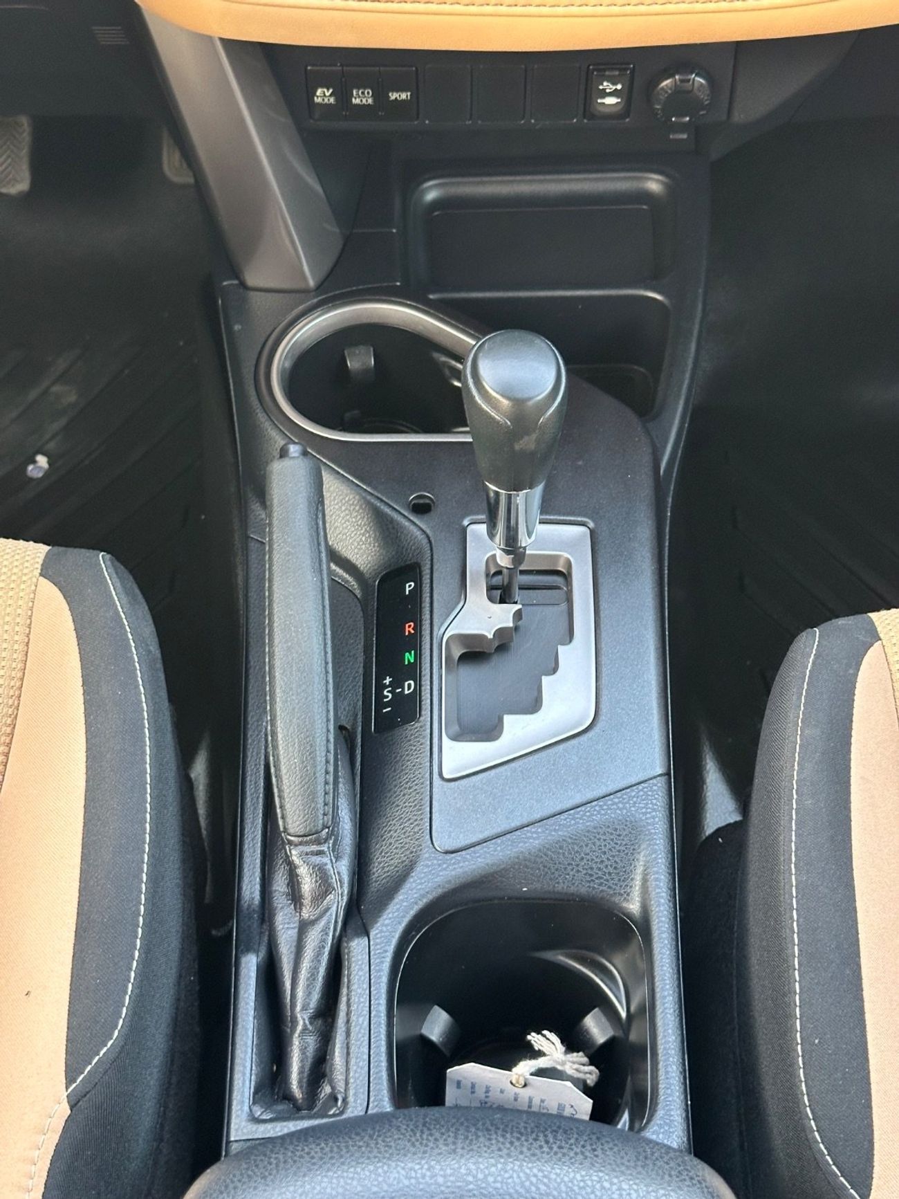 Toyota RAV4 Hybrid XLE Sunroof, push start full option